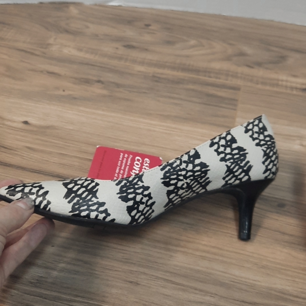 Dex Flex Comfort  Ivory and black pattern heels Size 9 - Picture 2 of 7